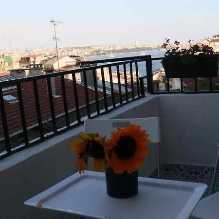 Cute Flat Cihangir * Стамбул